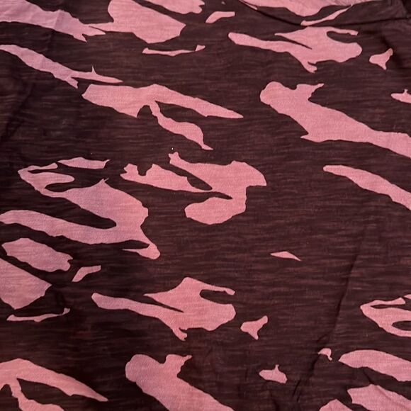 Monrow red camo tee XS - Picture 2 of 4